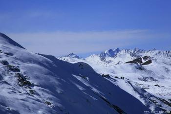 夹 金 山